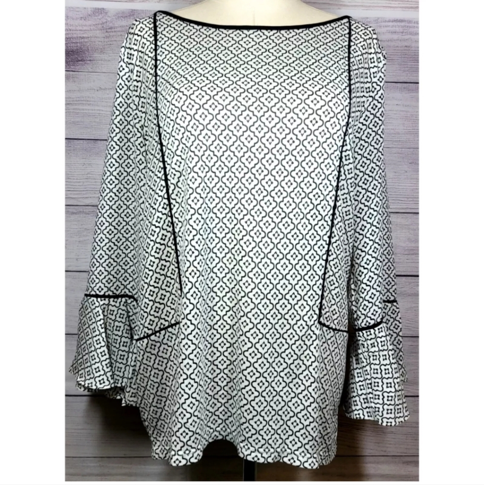 Ann Taylor Loft Top Black White Ruffled Geo Print Bell Sleeve Keyhole Back Small